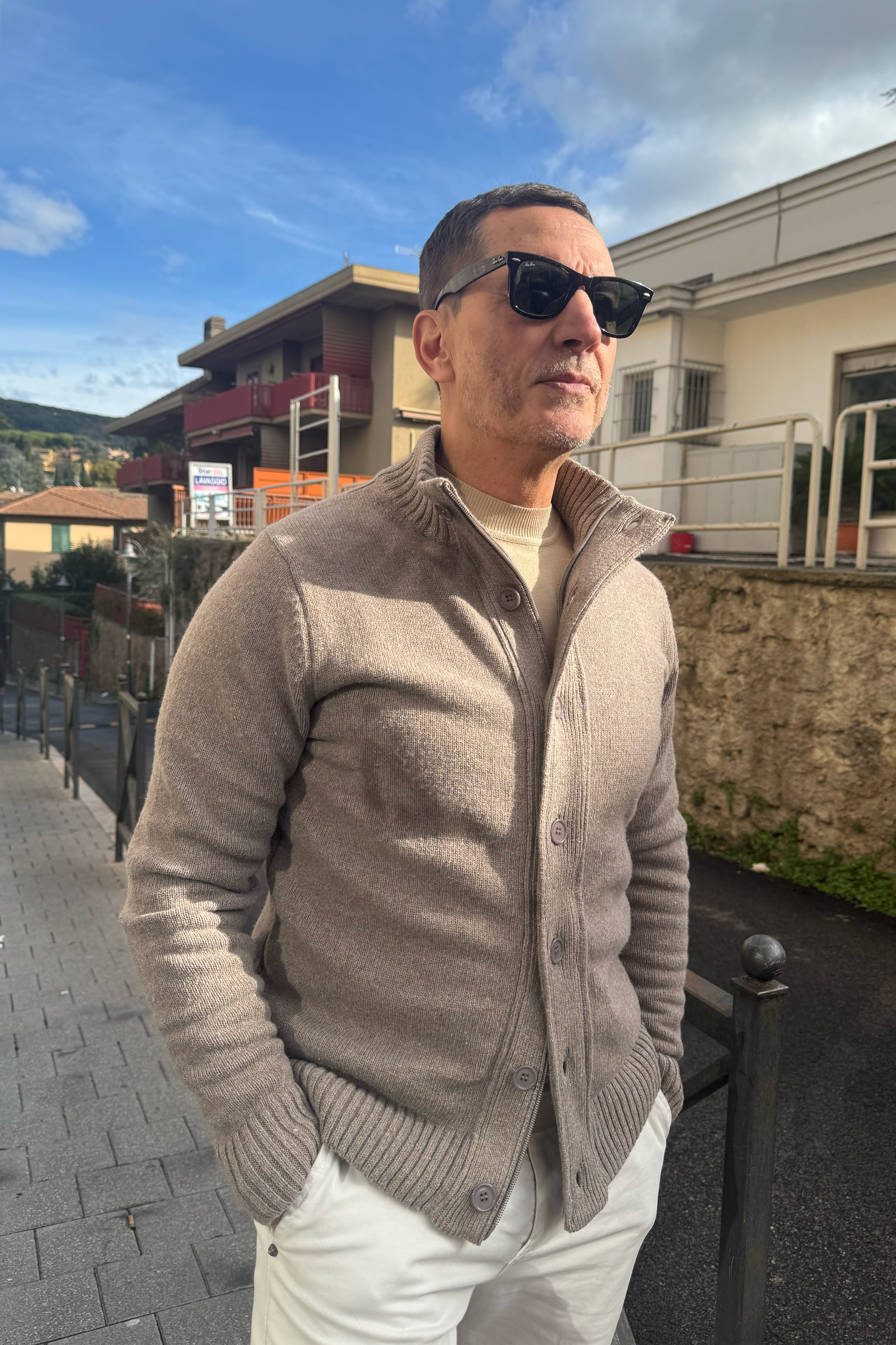 Bomber con bottoni e zip