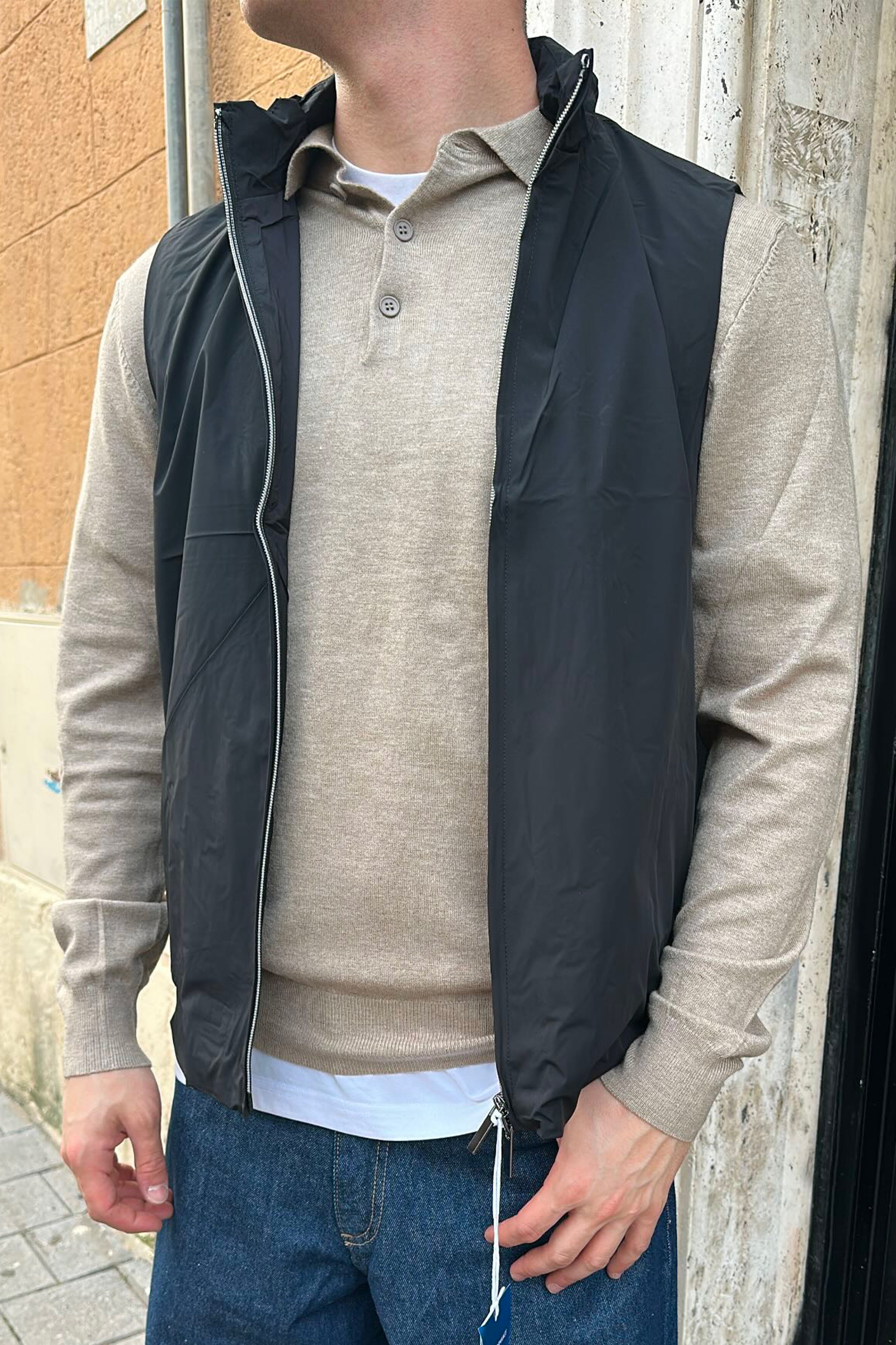 Gilet smanicato in tessuto tecnico liscio
