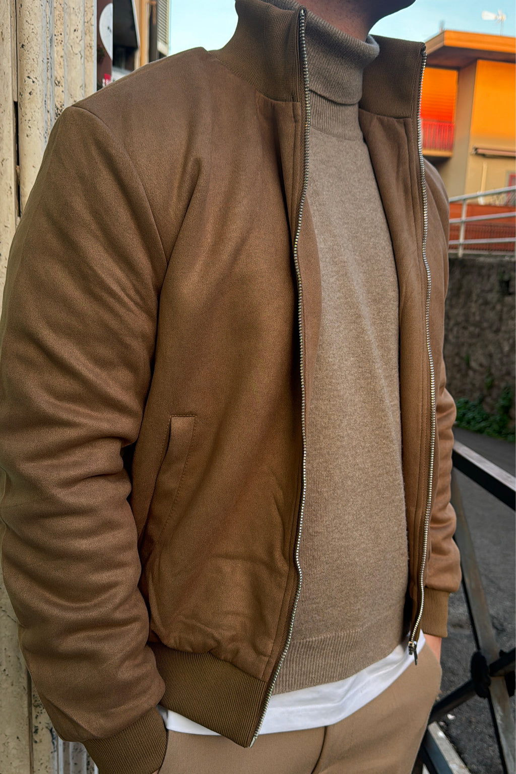 Giacca in ecopelle scamosciata a collo alto